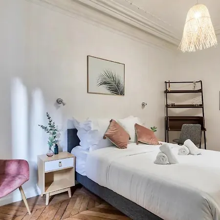 Sacre Coeur Apartment *